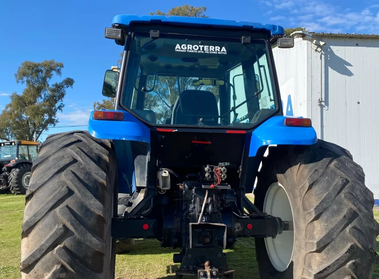 Tractor New Holland TM 150, año 2006