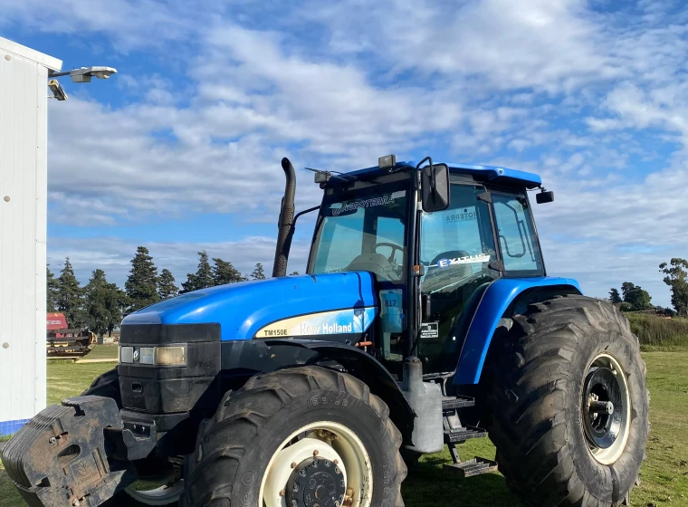 Tractor New Holland TM 150, año 2006