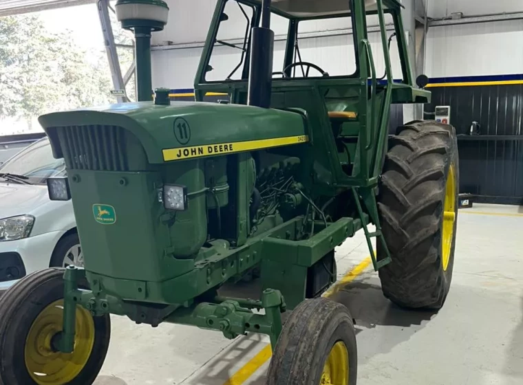 Tractor John Deere 3420, año 1975