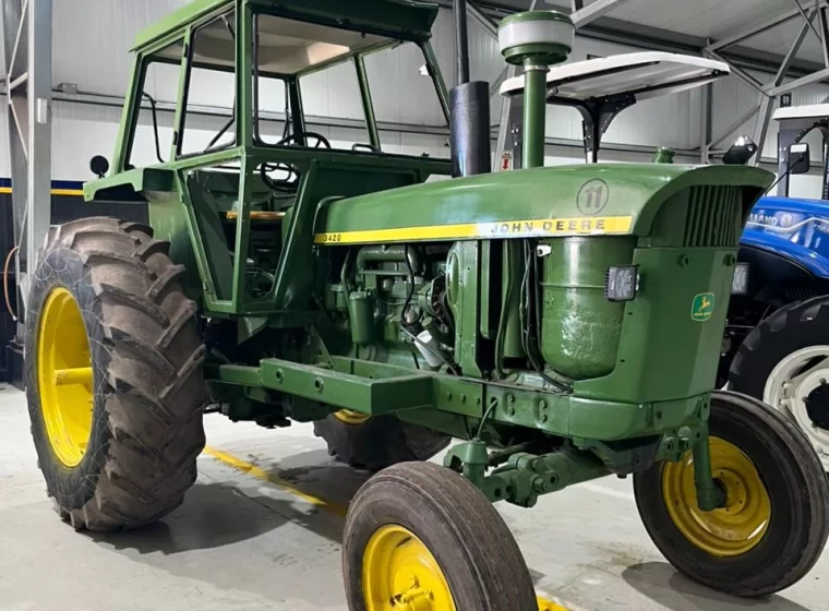 Tractor John Deere 3420, año 1975