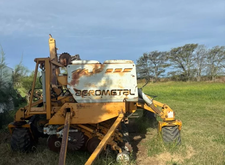 Sembradora Agrometal MX 2321, año 2002