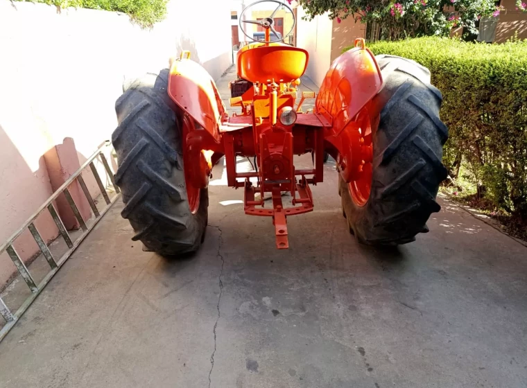 Tractor Someca 45, año 1960
