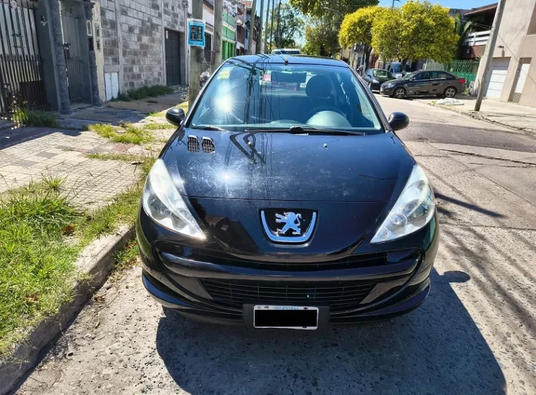 Vehículo Peugeot 207 XR 1.4, año 2011