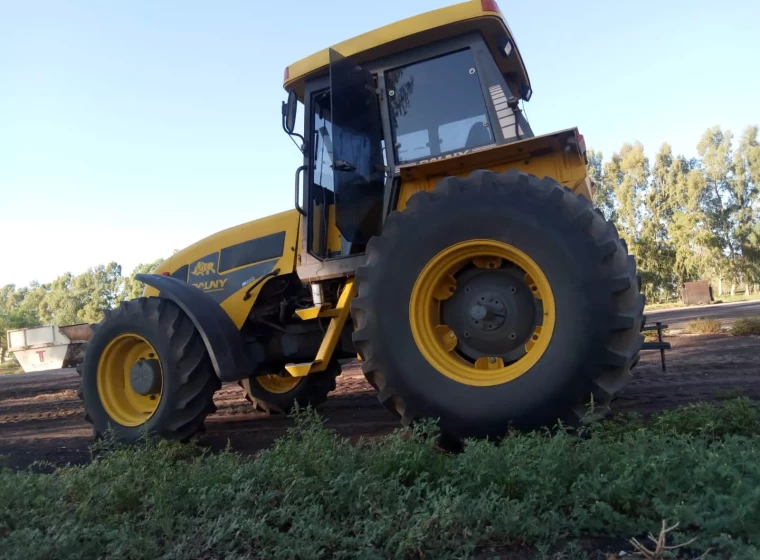 Tractor Pauny 250 A, año 2007