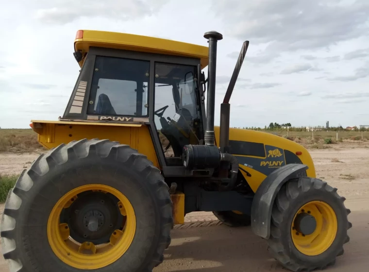 Tractor Pauny 250 A, año 2007