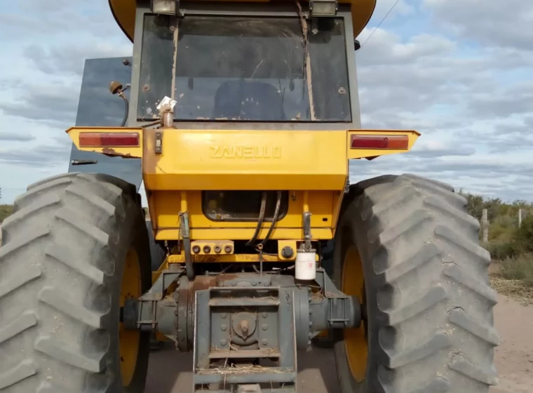 Tractor Pauny 250 A, año 2007