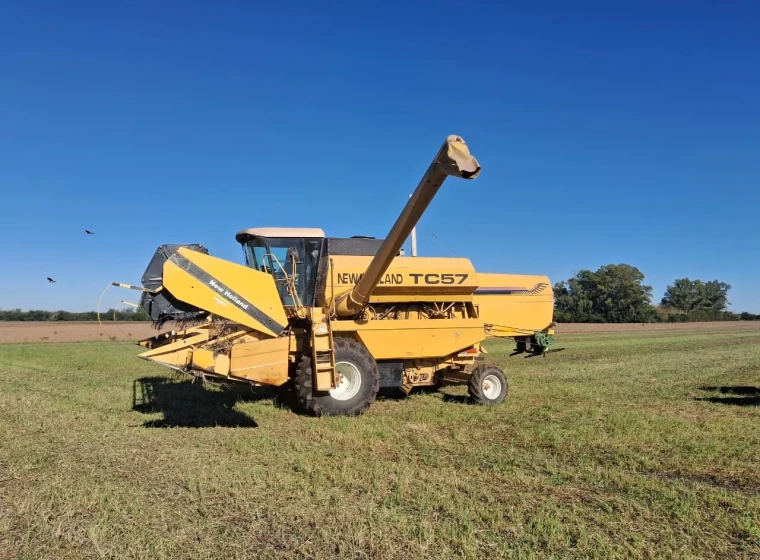Cosechadora New Holland TC57, año 1997