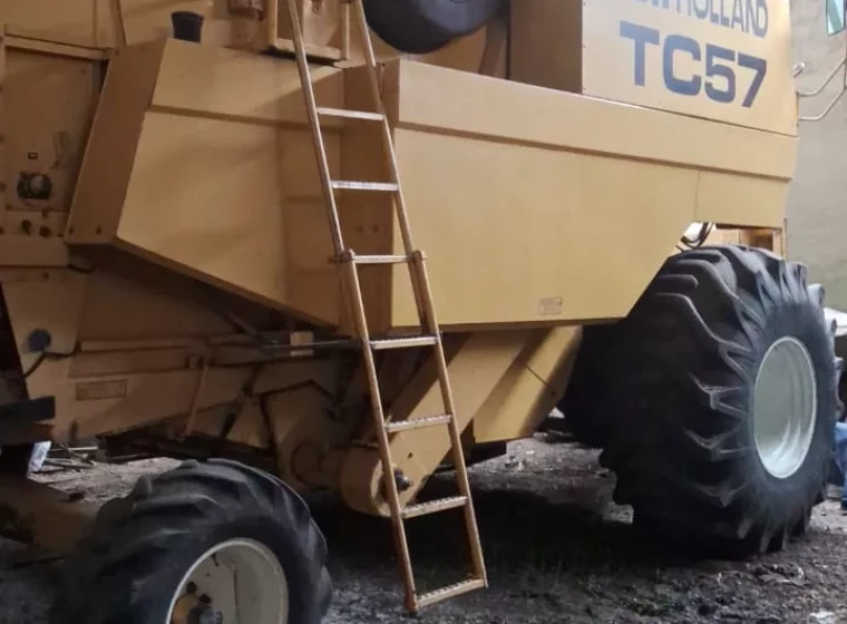 Cosechadora New Holland TC57, año 1997