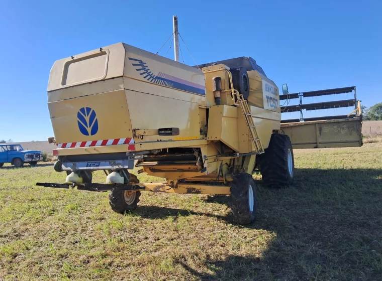 Cosechadora New Holland TC57, año 1997
