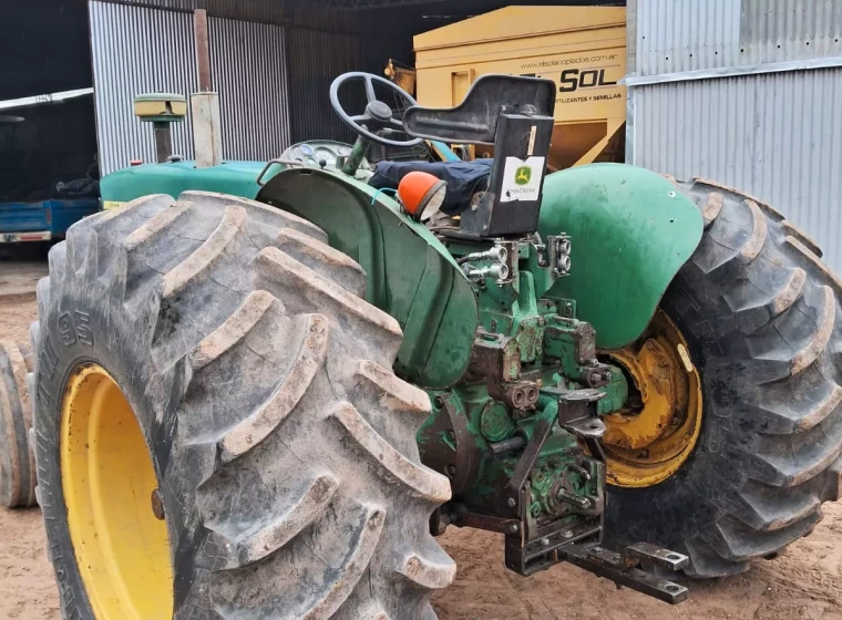 Tractor John Deere 4420, año 1971