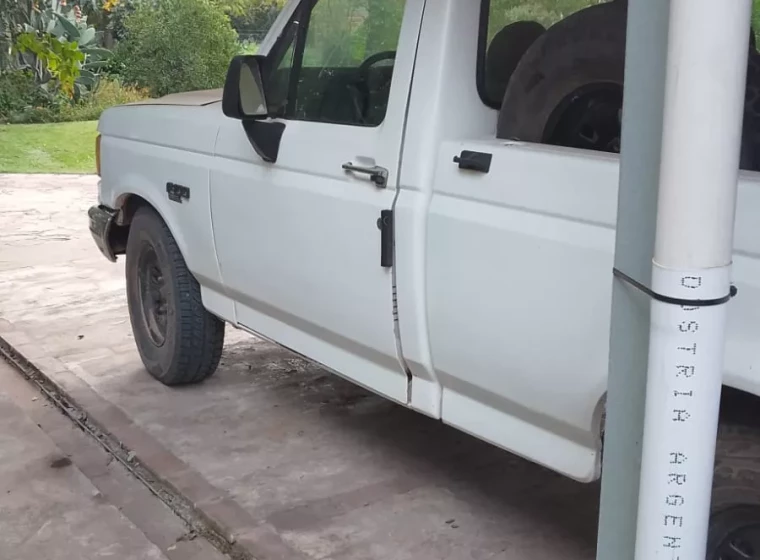 Vehículo Ford F100, año 1991