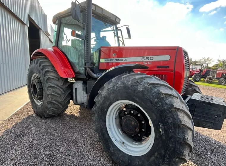 Tractor Massey Ferguson 680, año 2003
