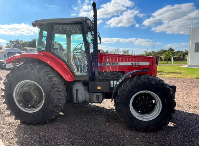 Tractor Massey Ferguson 680, año 2003