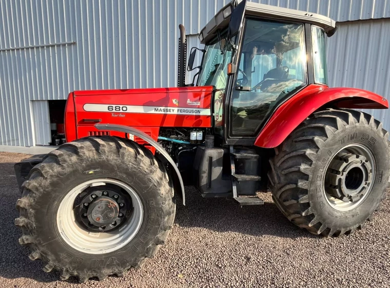 Tractor Massey Ferguson 680, año 2003