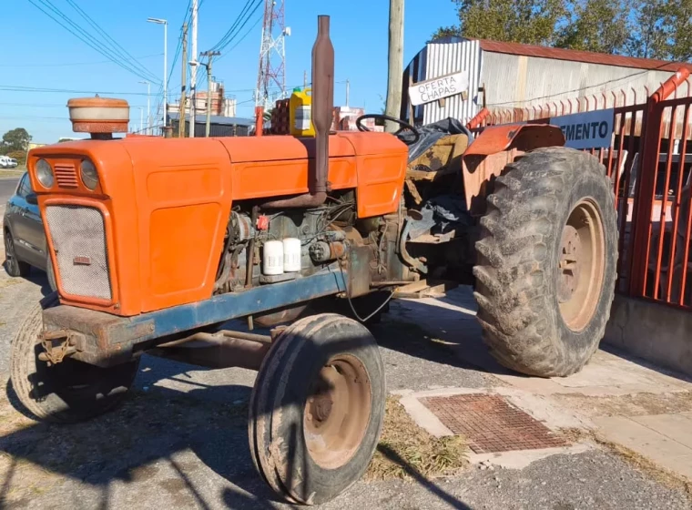 Tractor Fiat 900, año 1980