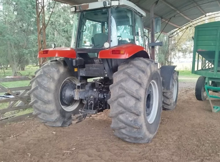 Tractor Massey Ferguson 680, año 2005