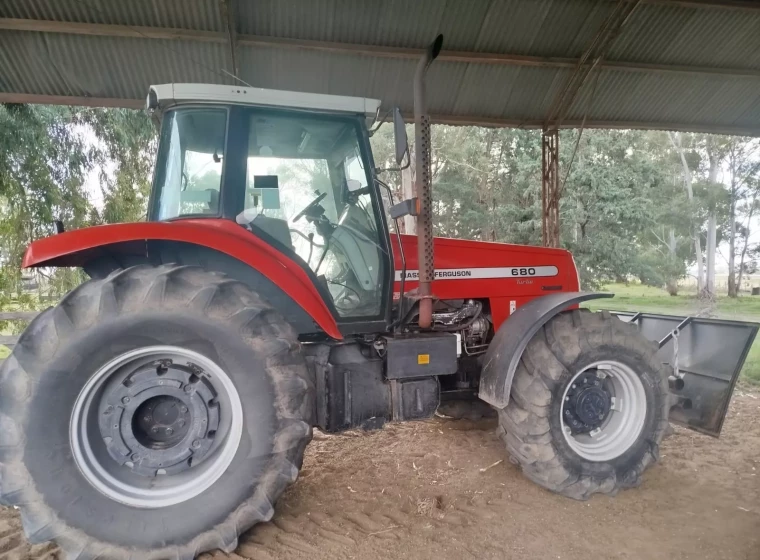 Tractor Massey Ferguson 680, año 2005