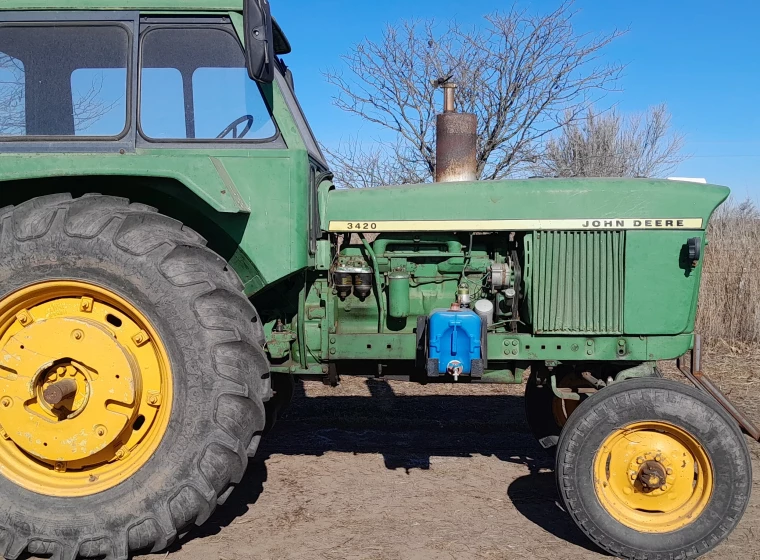 Tractor John Deere 3420, año 1970