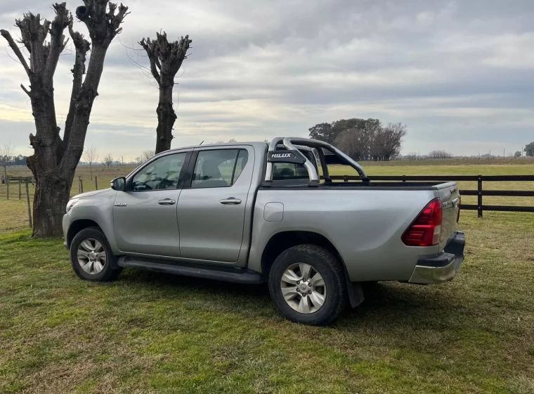 Vehículo Toyota SR 2.4, año 2017