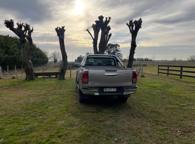 Vehículo Toyota SR 2.4, año 2017