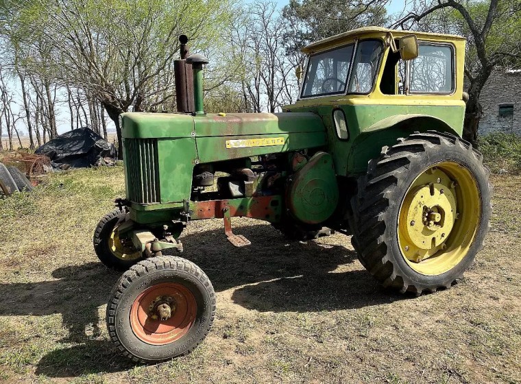 Tractor John Deere 730, año 1