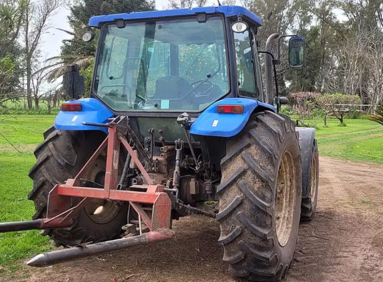 Tractor New Holland T5070, año 2013