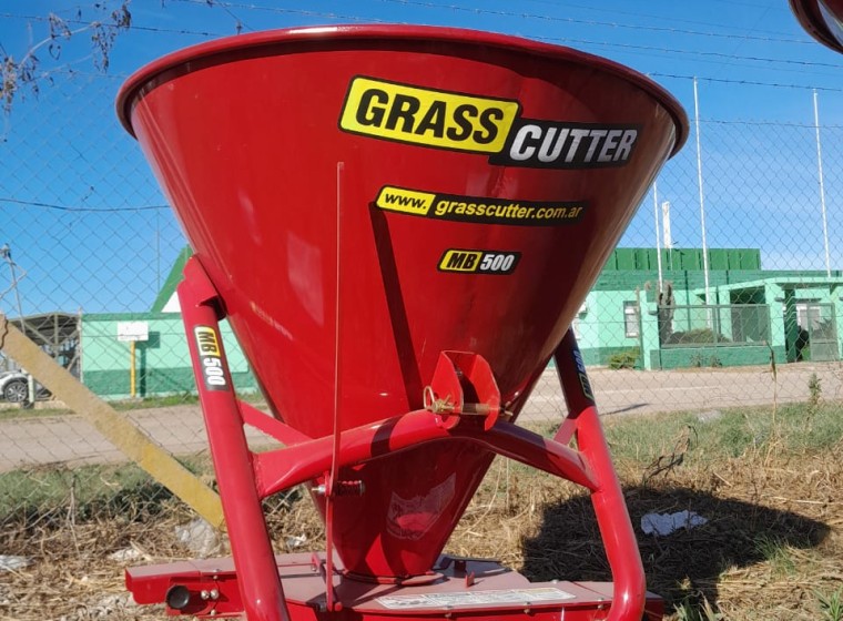 Fertilizadora Grass-Cutter MB 500, año 0