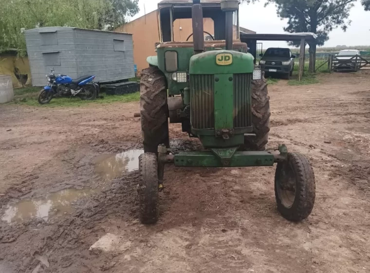 Tractor John Deere 730, año 1967