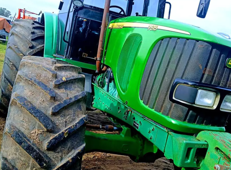 Tractor John Deere 7515, año 2008