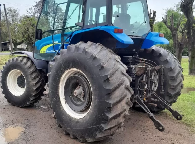 Tractor New Holland TM7020, año 2010