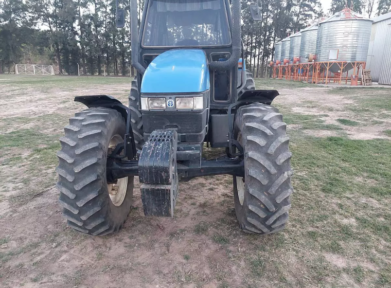 Tractor New Holland TS 120, año 2003