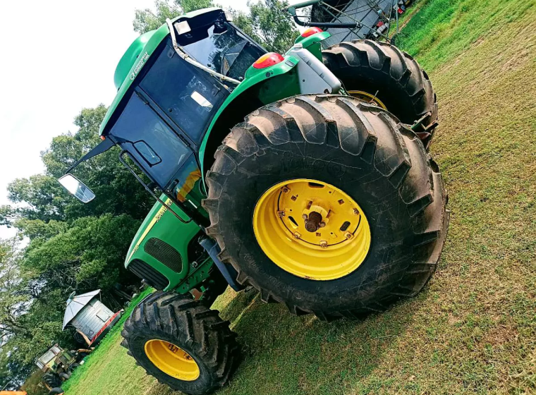 Tractor John Deere 7515, año 2008