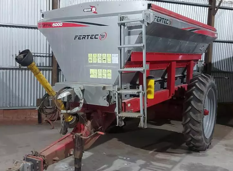 Fertilizadora Fertec F6000, año 2015