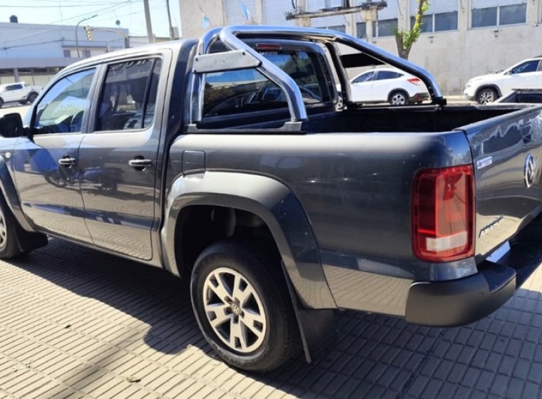 Vehículo Volkswagen Amarok Comfortline 2.0, año 2017