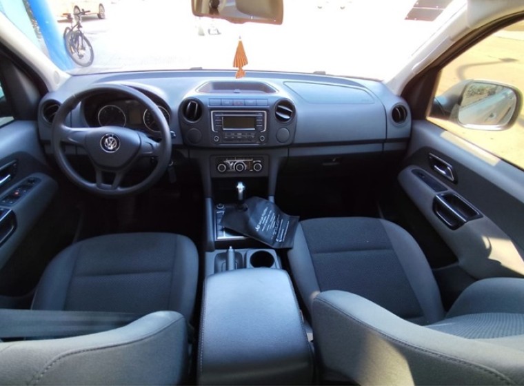 Vehículo Volkswagen Amarok Comfortline 2.0, año 2016