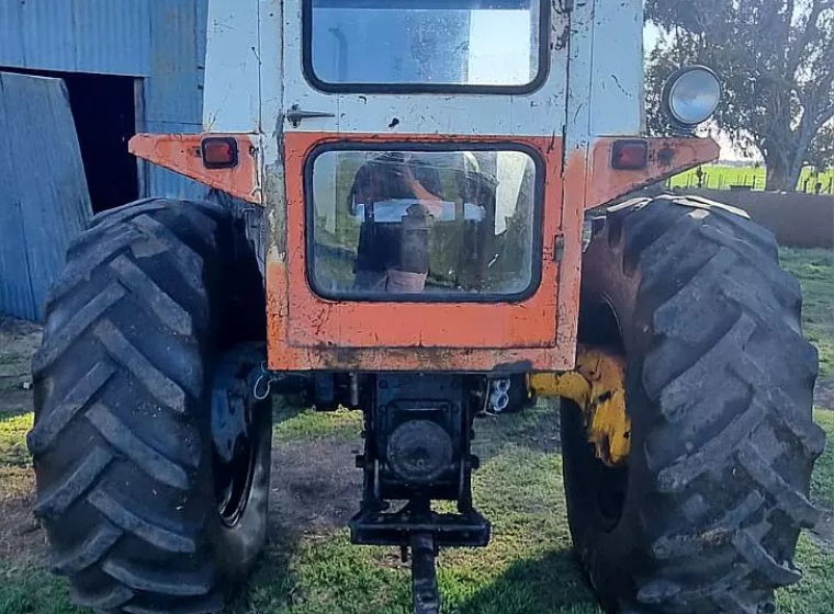 Tractor Fiat 700, año 1980