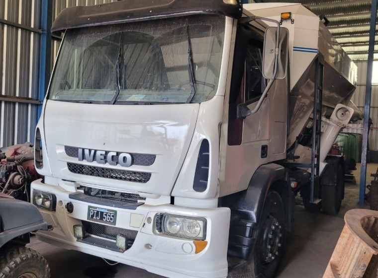 Camión Iveco 17E220, año 2010