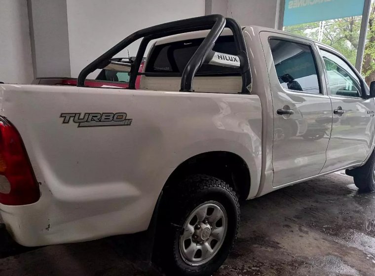 Pick-up Toyota Hilux 2.5 DX, año 2007
