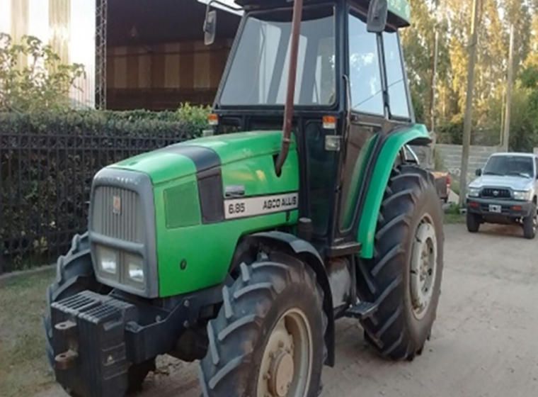 Tractor Agco Allis 6.85T, año 2003