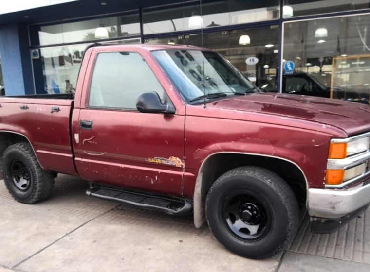 Vehículo Chevrolet Silverado Conquest, año 2000