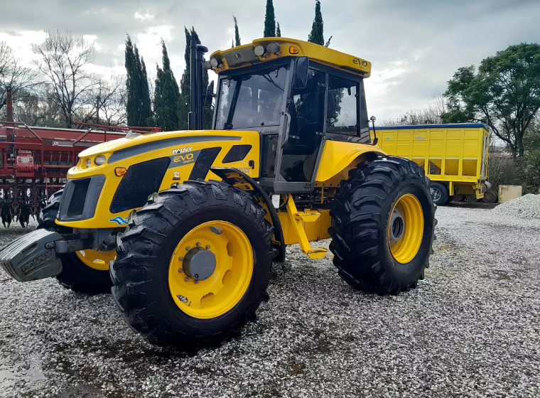 Tractor Pauny 280, año 2014