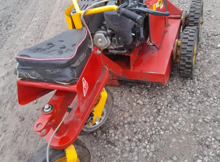 Tractor Roland H para cortar pasto, año 2020