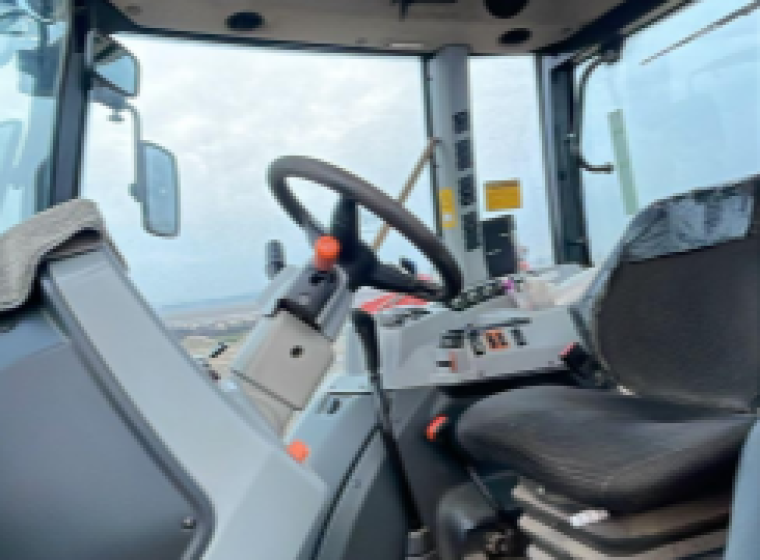 Tractor Valtra A114, año 2020