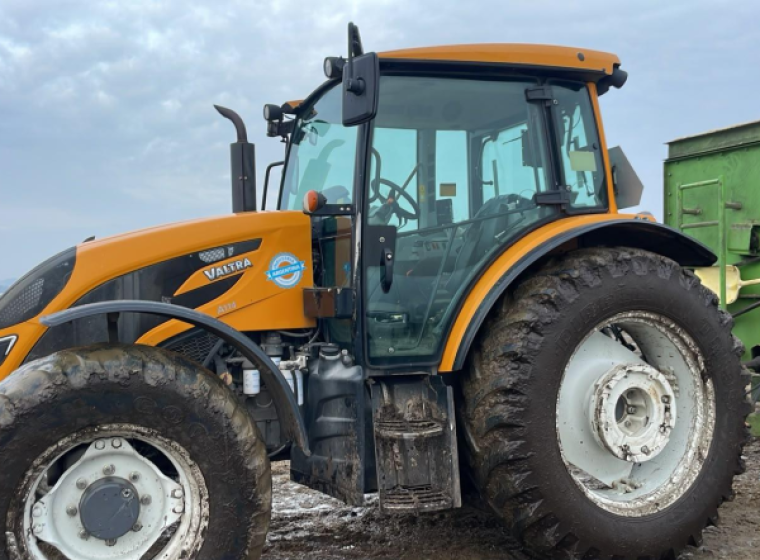 Tractor Valtra A114, año 2020