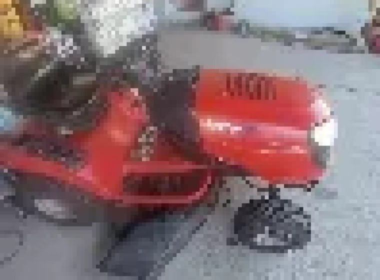 Tractor Poulan XT, año 2020
