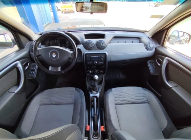 Vehículo Renault Duster Privillege 2.0, año 2012