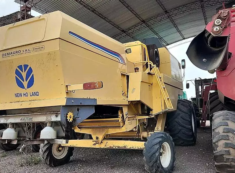 Cosechadora New Holland TC 57, año 1996