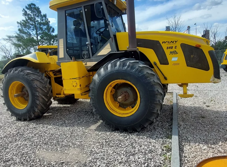 Tractor Pauny 540 C, año 2011