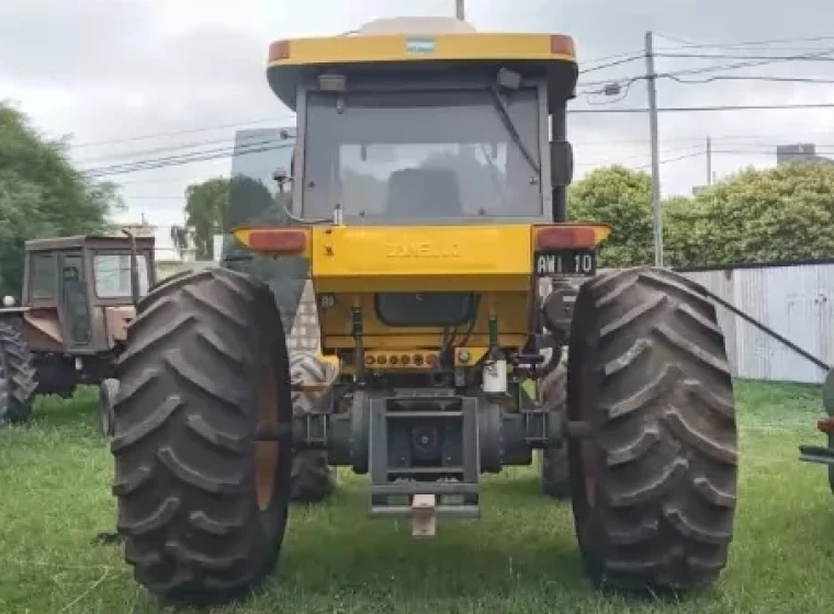 Tractor Pauny 280 A, año 2004
