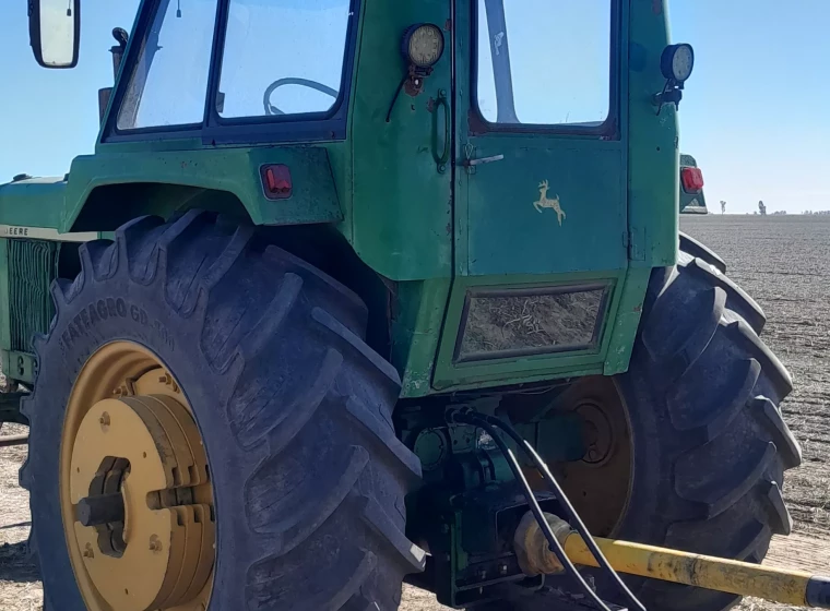 Tractor John Deere 3420, año 1970